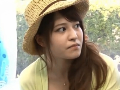 マジックミラー越しに彼氏が居るのに快楽に負けて種付け許しちゃう素人彼女