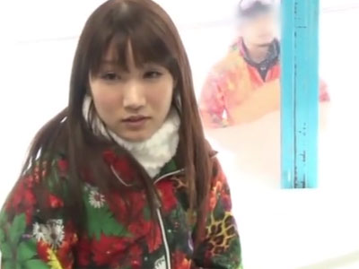 彼氏が近くに居るのにMM号で浮気ハメしちゃう素人お姉さん