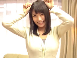 彼氏とラブラブと言ったそばから浮気する淫乱な素人娘
