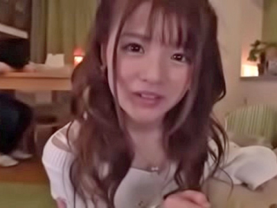 酔い潰れたカノジョの近くで誘惑してくる痴女と浮気SEX