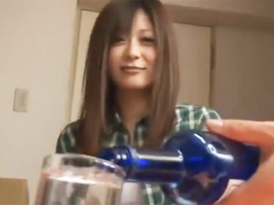 泥酔して寝込んだ彼女の親友の体にフル勃起して犯しちゃうクズ男ｗｗｗｗｗ