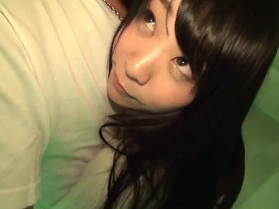 「恥ずかしぃ～♡」とアニメ声で照れながらもチンチン刺激しくる美少女！！！個人撮影激しくイキ乱れｗ