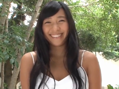 グラビアの撮影と騙された日焼けＢＯＤＹの美女と青姦3P決行