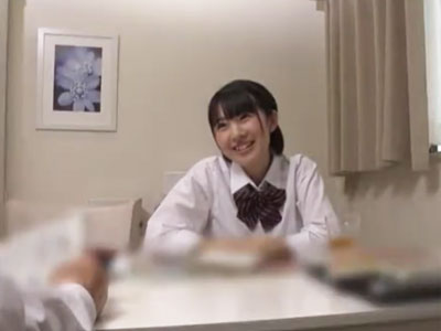 ロリ顔ショトカの美少女が生中出しハメでアクメまくり