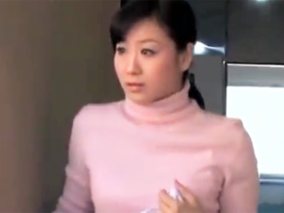 近所のおっさんに放尿を見せつけ犯して欲しいアピールする淫乱妻ｗｗｗｗｗ