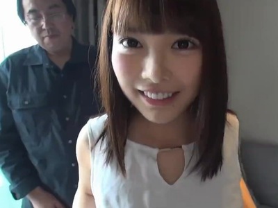 アイドル顔負けの天使！おじさんちんぽにむしゃぶり付いて大量口内射精