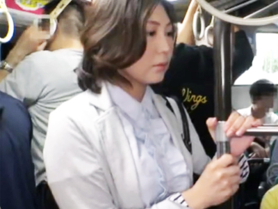 もう年だから大丈夫と思っていたら熟女好きに痴漢レ●プ顔射されてしまうおばさんｗ